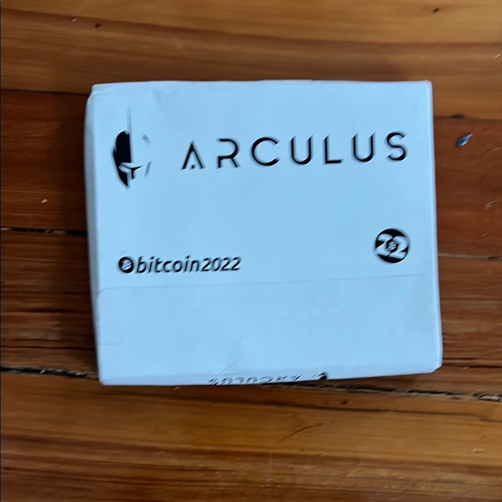 Arculus White Card Holder